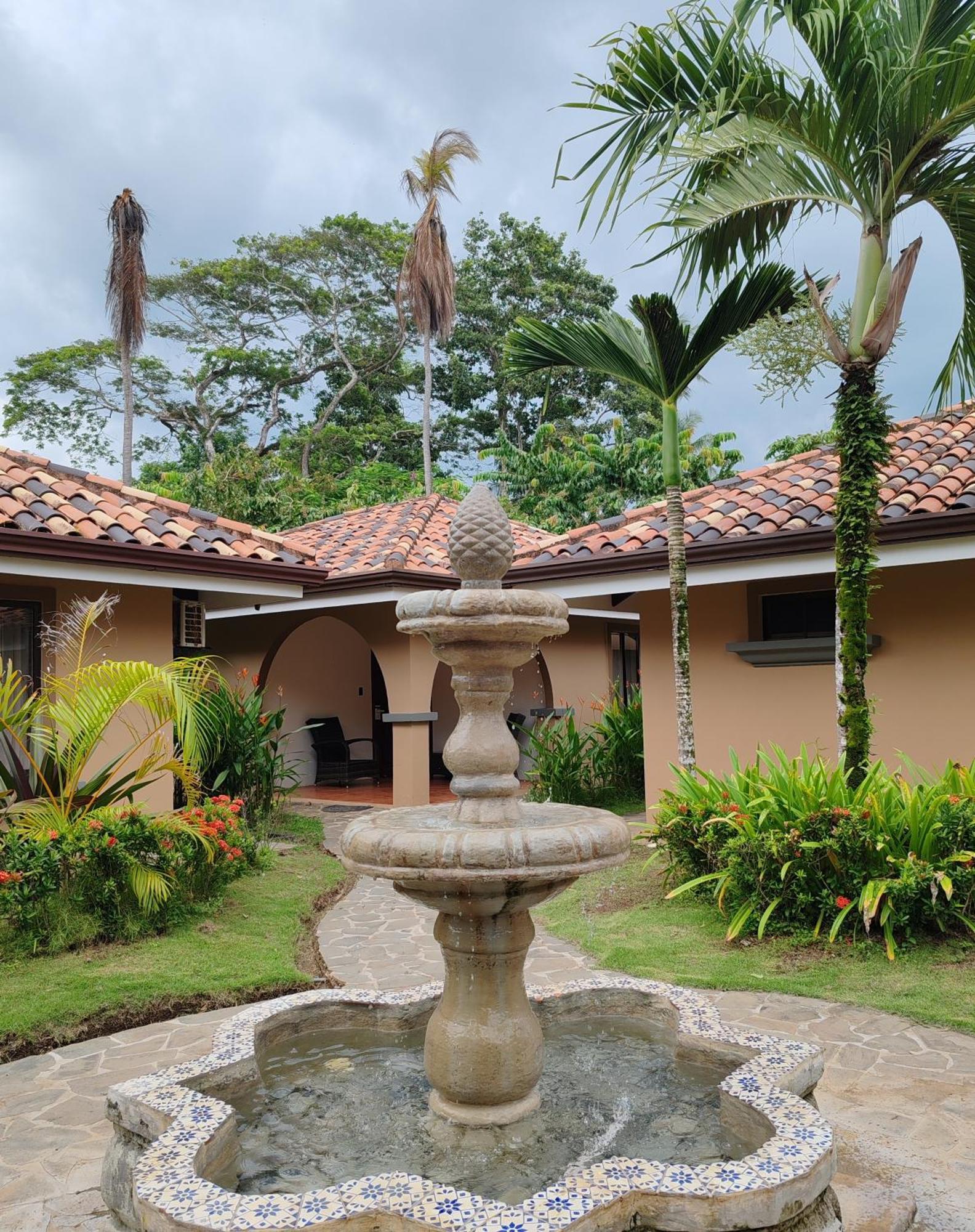 Marenaz Oceanfront Resort Esterillos Este Exteriör bild